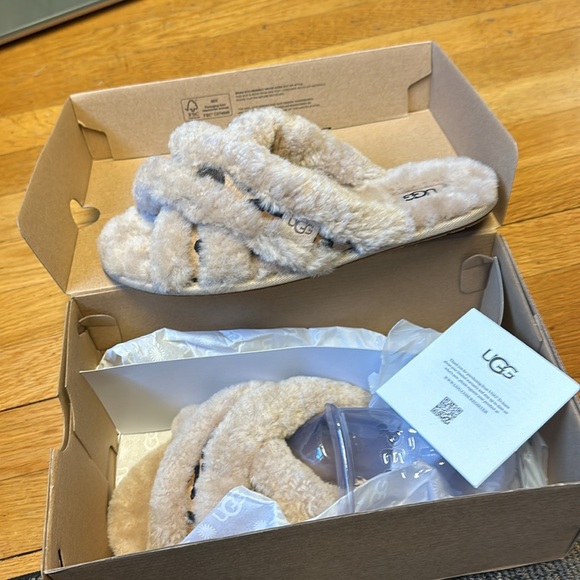 Brand New Ugg Slippers Tan with Leopard Accents - Picture 3 of 4